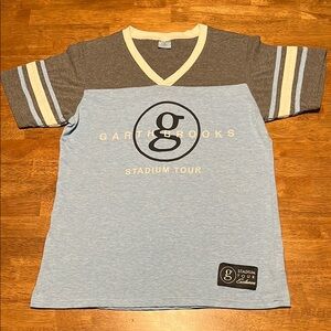 Graphic T-Shirt - Garth Brooks Concert - Women's - Large